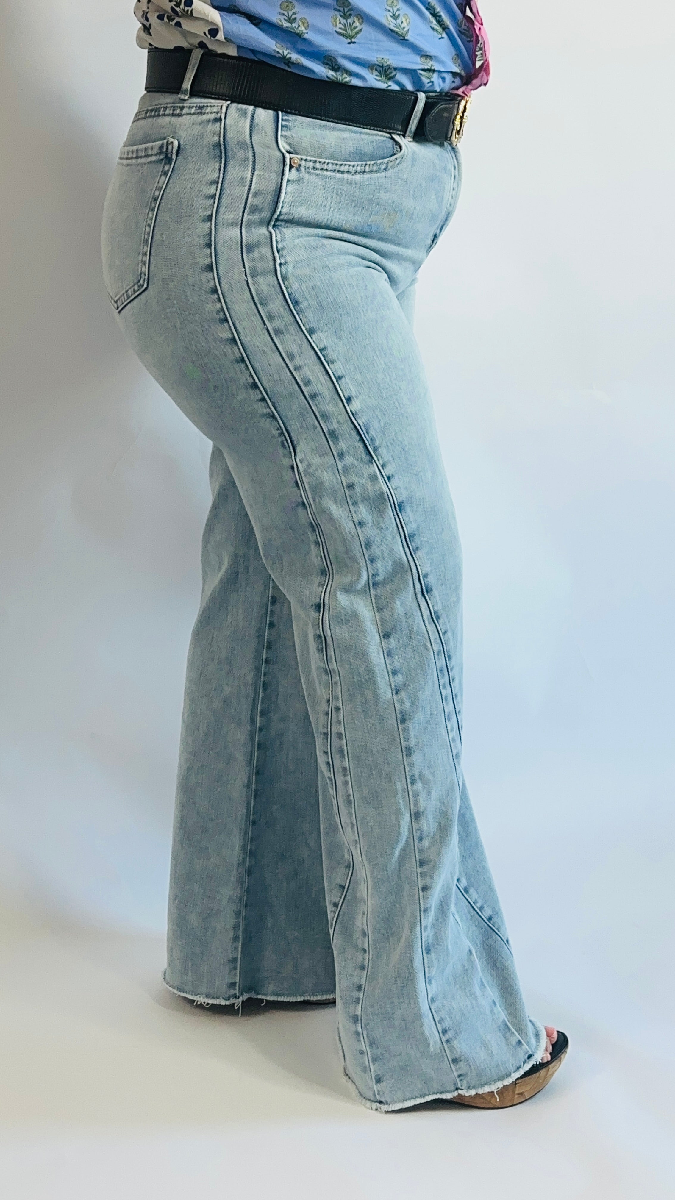 Sienna Wide Leg Fray Hem Jeans