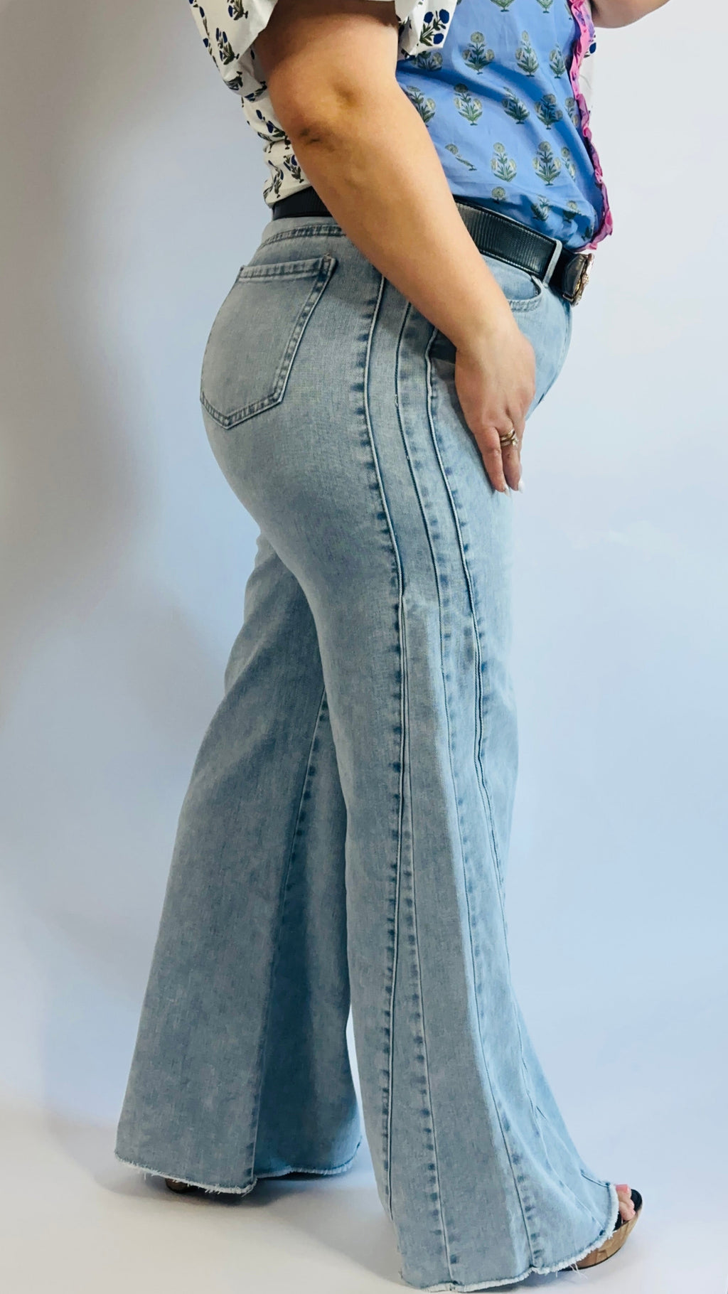 Sienna Wide Leg Fray Hem Jeans