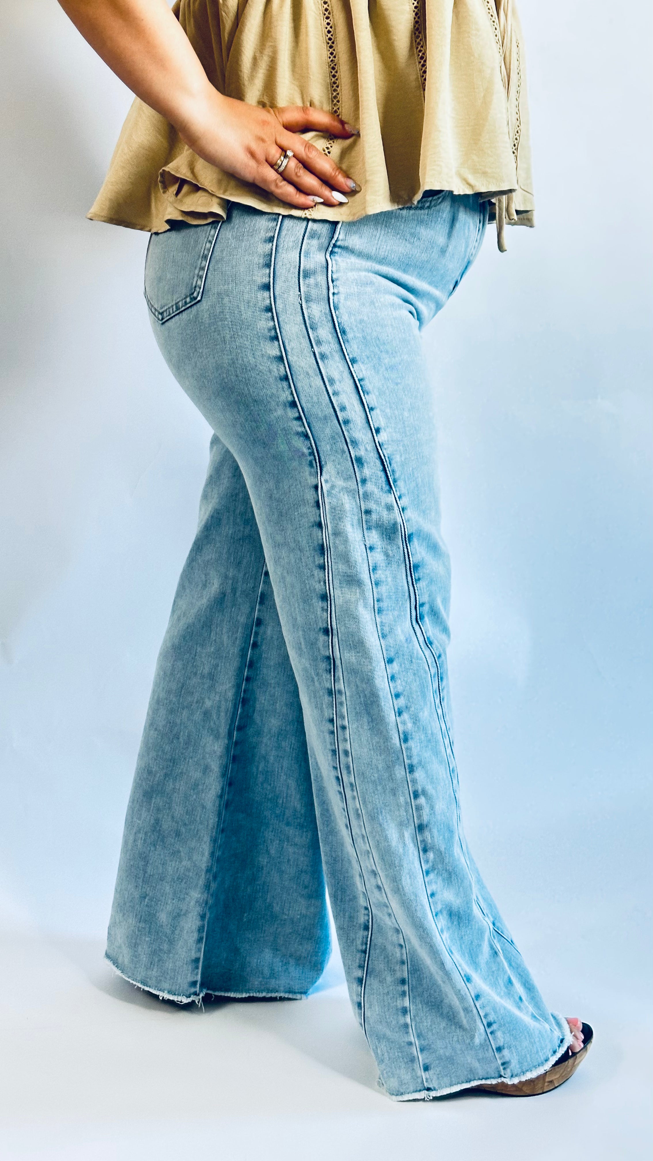 Sienna Wide Leg Fray Hem Jeans